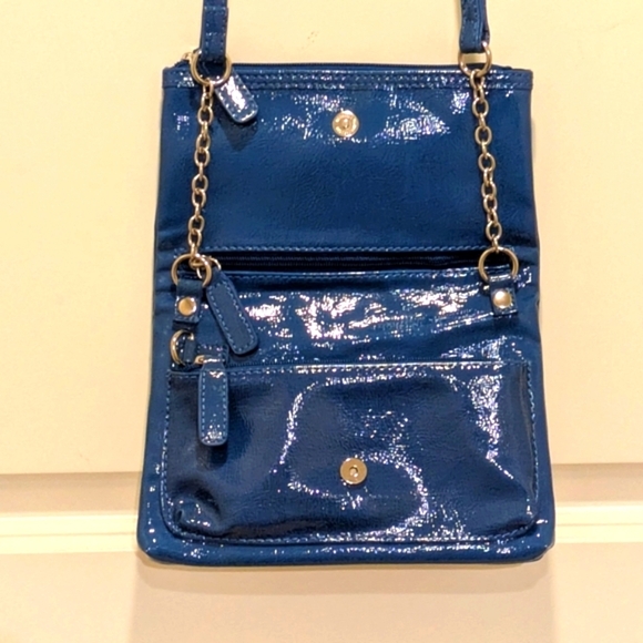 EUC Kenneth Cole Reaction Adjustable Blue Patent PVC Fold Over Purse - Picture 4 of 6